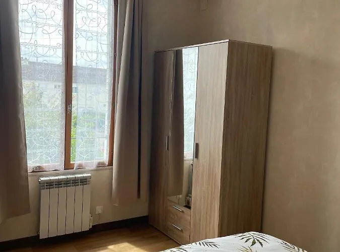 35 M2 1er Etage 200 M De La Avec Jardin * לוק-סור-מר