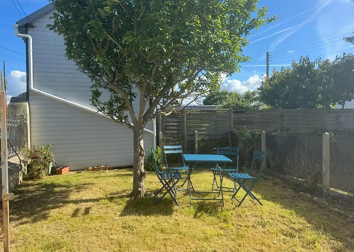 35 M2 1er Etage 200 M De La Avec Jardin *